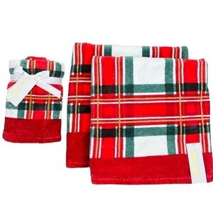 Deko Kassa - ‘Holiday Plaid bundle’ bath towel set. NWT Firm!